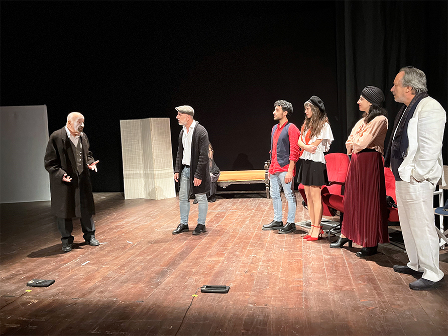 Da giovedì 25 aprile: Paolo Spezzaferri porta in scena Sei personaggi in cerca d’autore di Luigi Pirandello, al Teatro Nuovo di Napoli

