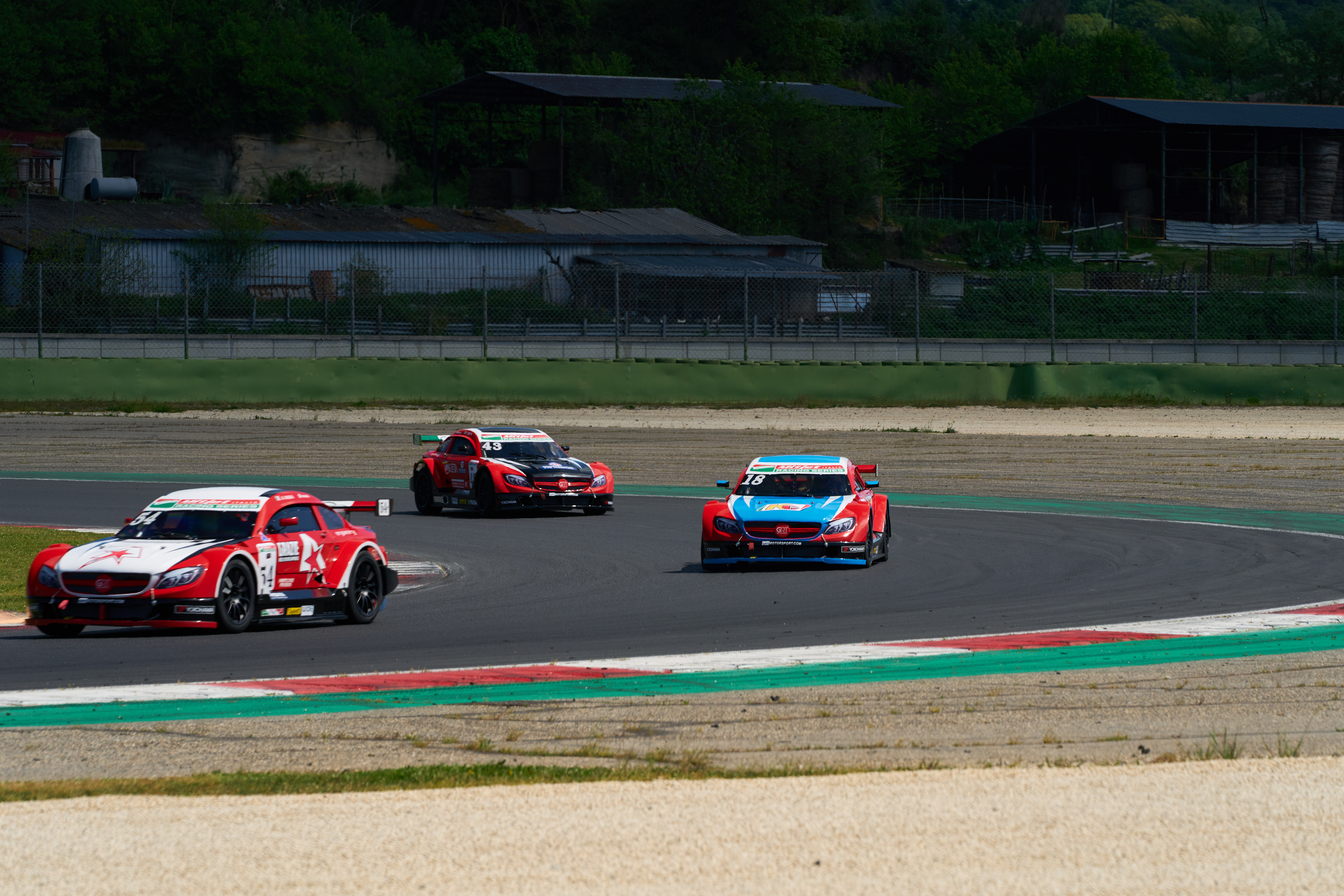 Secondo round MitJet Italia Racing Series, 20 e 21 aprile all’autodromo di Vallelunga: Naska da podio e Rocca fa punti.
