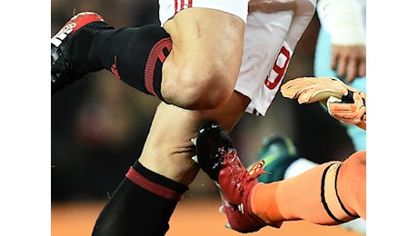 Intervento killer sul ginocchio di Ibrahimovic: Adrian nemmeno ammonito