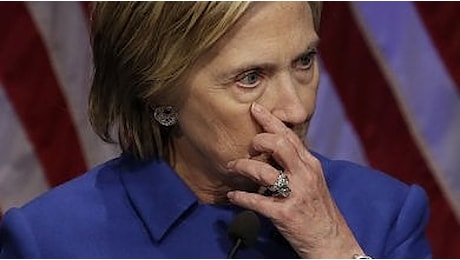 Clinton, la prima volta in pubblico dopo la sconfitta: Non rinunciate mai