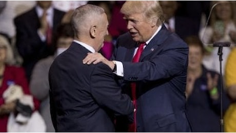 Trump con cane pazzo, nuovo capo del Pentagono: Cerchiamo la pace attraverso la forza