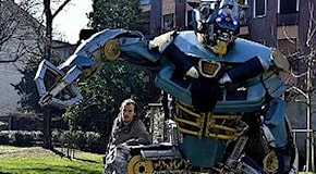 Milano, l'invasione dei Transformers giganti: dalle discariche alla conquista dei musei