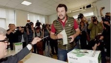 Primarie Lega, Salvini dopo la vittoria: Non sono un uomo solo al comando. Fermare gli sbarchi anche fisicamente