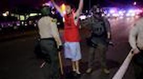 Usa, Abbiamo le mani alzate, non sparate: notte di proteste a El Cajon