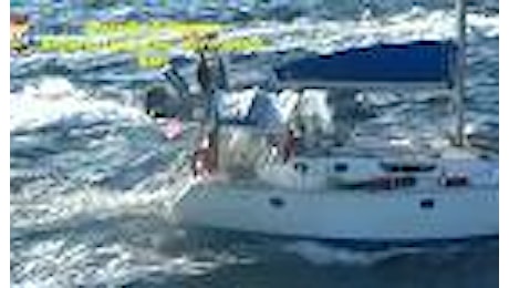 Dalla Turchia al Salento, 52 migranti stipati sulla barca a vela: 2 skipper arrestati
