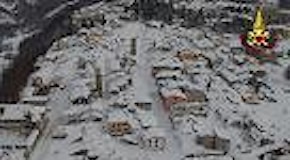 Amatrice vista dal drone: le macerie sotto la neve