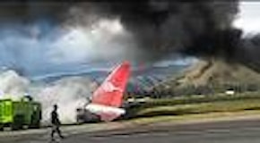 Perù, aereo si incendia in pista: salvi i passeggeri