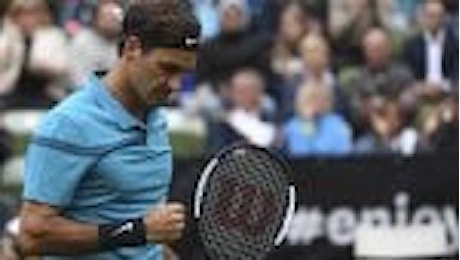 Tennis, Stoccarda: Federer torna in campo dopo 80 giorni e vince. Nadal rinuncia al Queen's