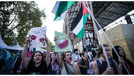 Corteo pro Palestina oggi, Roma blindata e allerta. Piantedosi: «Niente eccessi»