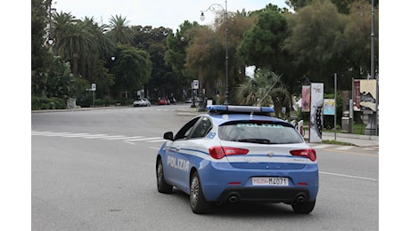 Napoli, donna si lancia da un'auto in corsa per sfuggire agli abusi: arrestato 38enne