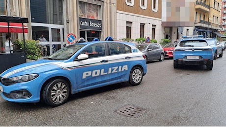 Milano, detenuto viola obbligo di rientro e accoltella un 50enne fuori da un hotel: ricercato