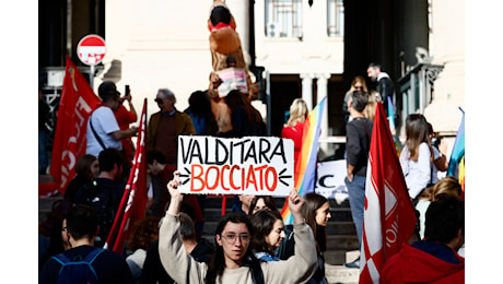 «Chi rompe paga»: la crociata continua di Valditara contro le occupazioni