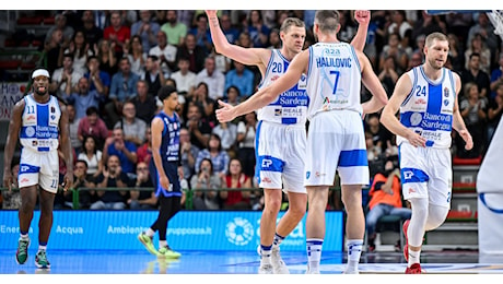 Primo squillo per la Dinamo Sassari, Napoli travolta 94-76 e ferma a zero punti. Brillano Fobbs e Bendzius