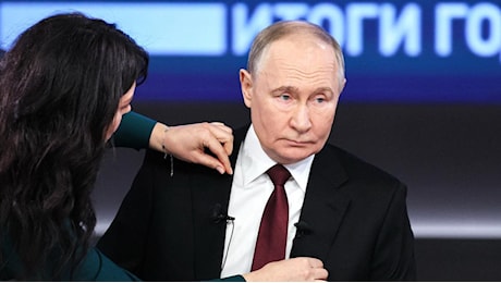 Putin e la conferenza stampa di fine anno: «In Ucraina stiamo avanzando». L'apertura su Zelensky, il cambio di direzione (un'ora dopo) e le parole su Berlusconi