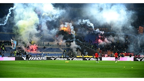 Derby Roma-Lazio: auto in fiamme sul lungotevere. Sequestrati coltelli – LIVE