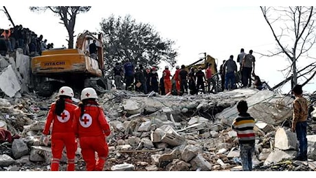 Libano, attacco aereo di Israele causa almeno 23 morti