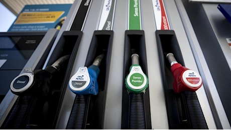 Prezzi dei carburanti in aumento: benzina a 1,8 euro al litro, impatto dei biocarburanti