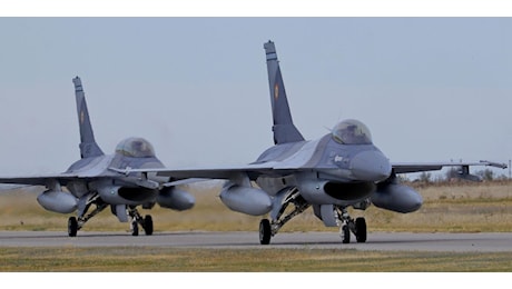 Gli F-16 all’Ucraina con il contagocce: «Per la Nato aspetteremo 75 anni?»