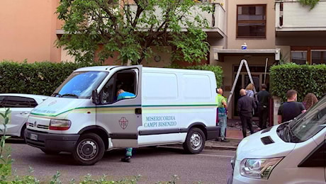 Precipita dalla scala e muore, tragico incidente sul lavoro per un 46enne