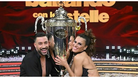 Ballando, top e flop finale: Bianca Guccero-Giovanni Pernice baci e coccole, Federica Pellegrini record, Mariotto «assente giustificato»