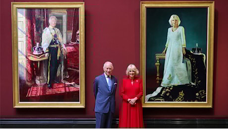 Carlo e Camilla svelano i ritratti ufficiali dell'incoronazione