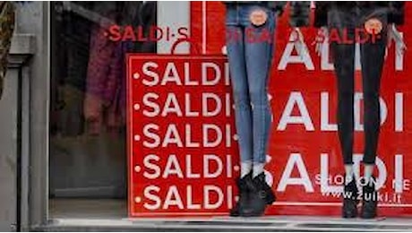 Saldi, le stime di Federconsumatori Toscana provincia per provincia: Black Friday e aumenti in arrivo pesano