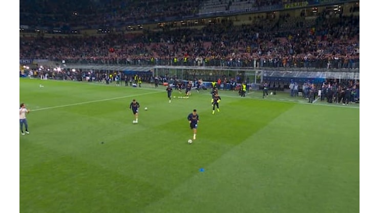 Inter Barcellona, il boato di San Siro per i nerazzurri prima della semifinale di Champions - Sky Sport Inter Barcellona, il boato di San Siro per i nerazzurri prima della semifinale di Champions - Sky Sport