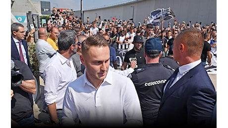 Koopmeiners alla Juventus, il video dell’arrivo a Torino per le visite. Oggi la firma