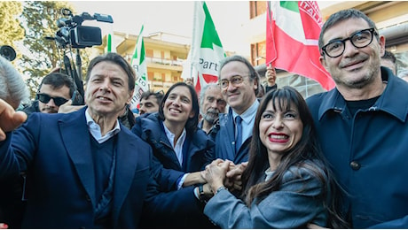 Regionali, Michele De Pascale (csx) vince in Emilia-Romagna, testa a testa in Umbria