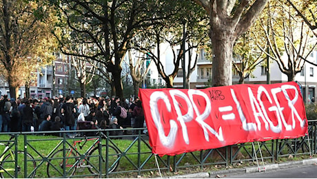 Bombe carta e scritte al corteo contro la riapertura del Cpr