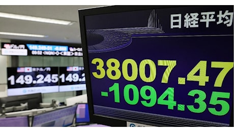 Borsa, Tokyo parte male e poi amplia ancora le perdite. Su il petrolio