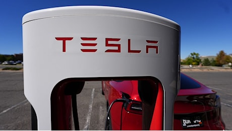 Veicoli elettrici, in calo le azioni di Tesla: deludono le consegne