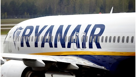 Ryanair, crolla l’utile a -46% nel primo trimestre: calo del prezzo dei biglietti in arrivo?