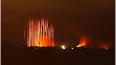 Israele invade il Libano e allarga la guerra: colpito campo profughi palestinese, bombardata anche la Siria