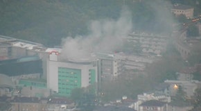Incendio all'Ospedale Santa Chiara di Trento, nessun ferito: il video dell'intervento dei vigili del Fuoco