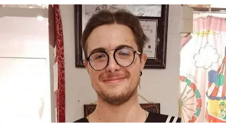 Aiutatemi a trovare mio figlio. Il disperato appello di mamma Federica rilanciato da Chi l'ha visto? Riccardo Branchini, 19 anni, scomparso ai confini con l'Umbria