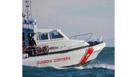 Naufragio a Lampedusa, 20 migranti dispersi: ci sono anche donne e bimbi. Sette in salvo