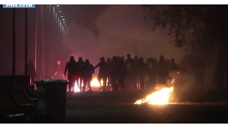 Milano brucia: Ramy fugge e muore, indagato il carabiniere. La polizia: Non protesta, è guerriglia