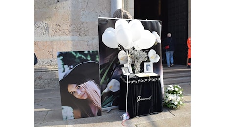 Aurora Tila, l'ultimo saluto con tanti giovani nel Duomo di Piacenza