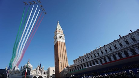 Insulta le frecce tricolori, una prof del liceo sotto i riflettori. La preside: “Provvedimenti disciplinari”