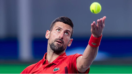 Djokovic batte il giovane Mensik e avanza a Shanghai