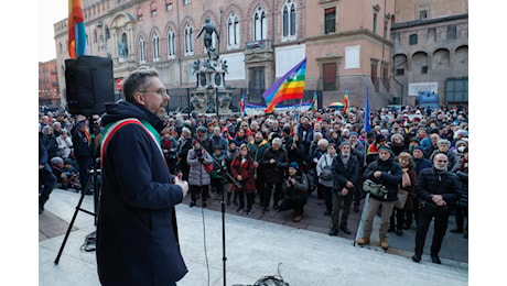 Marcia di pace (e di polemiche), ebrei bolognesi contro Lepore: ma la bandiera palestinese resta