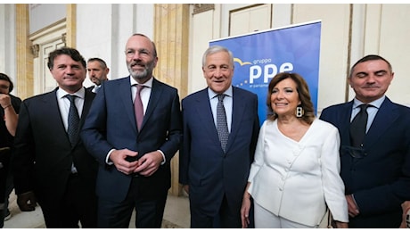 Ppe a Napoli, la convention al Palazzo Reale. Tajani: «Mediterraneo non sia cimitero di migranti»