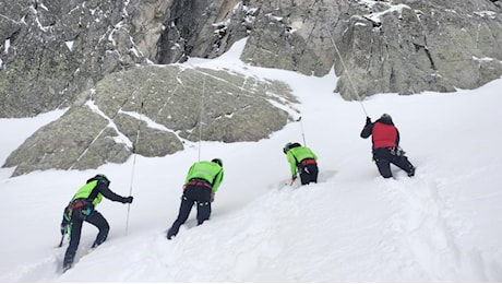 Alpinisti inglesi scomparsi sull'Adamello, trovato il corpo di uno dei due uomini