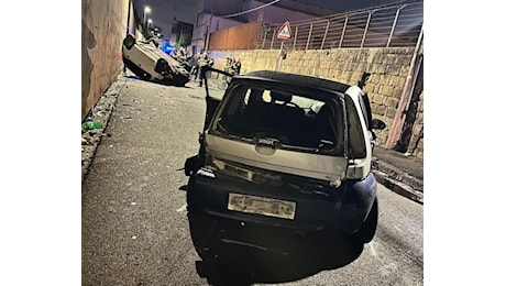 Napoli, scontro frontrale tra auto: muore ragazza 19enne