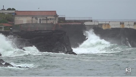 Cronaca Maltempo in Sicilia, mare agitato sul catanese: video