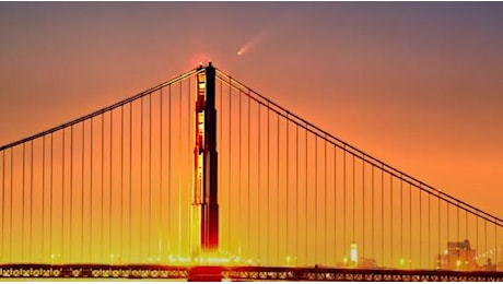 La «cometa del secolo» appare sul Golden Gate di San Francisco