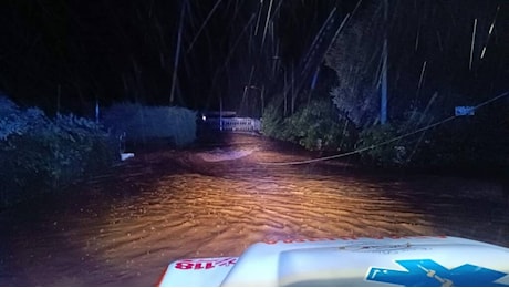 Esondazioni, frane e famiglie evacuate a Ponente: partono i Vigili del Fuoco spezzini