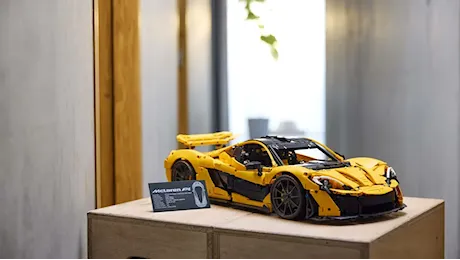 LEGO Technic McLaren P1: l’ipercar ibrida diventa un set da 3.893 pezzi