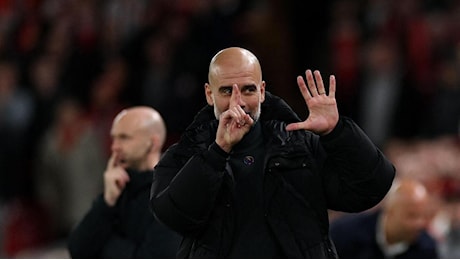 Guardiola e il gesto polemico ai tifosi del Liverpool dopo la sconfitta del Manchester City